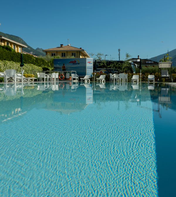 Piscina dell'Hotel San Giorgio ad Arco nel Garda Trentino