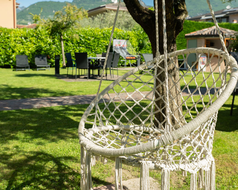 Giardino dell'Hotel San Giorgio tra Arco e Riva del Garda