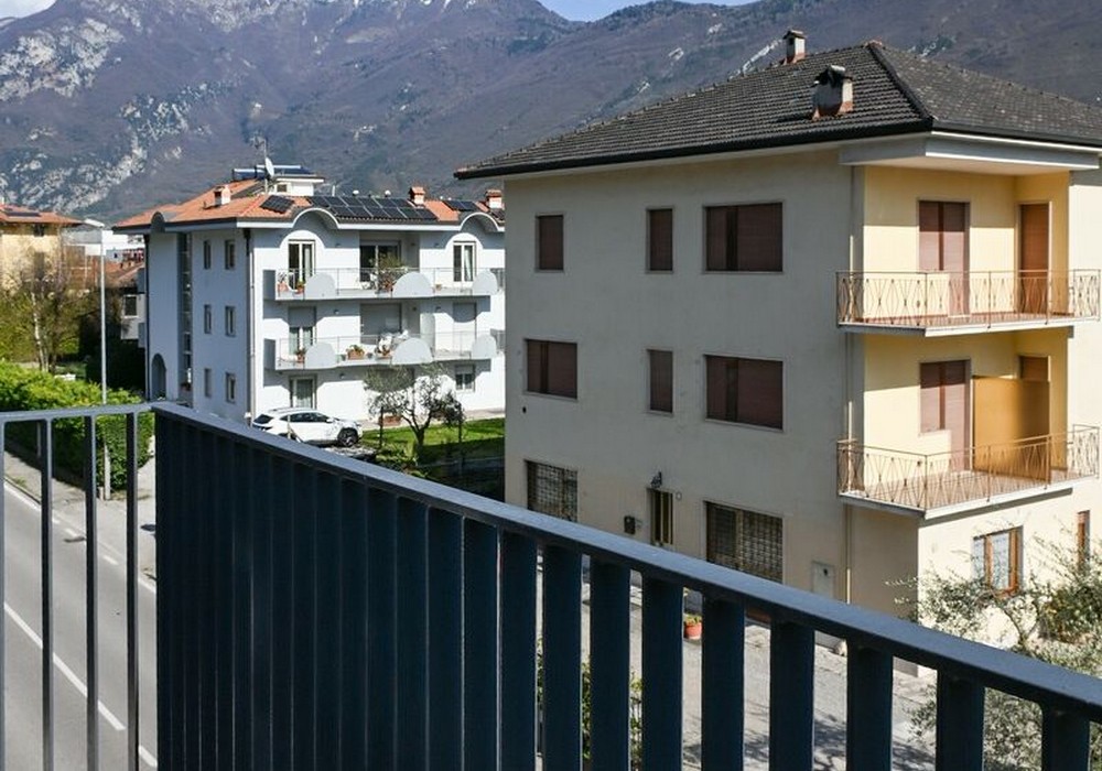 Camera tripla | Spazi ampi, comfort essenziale e balcone privato per un soggiorno da vivere insieme.