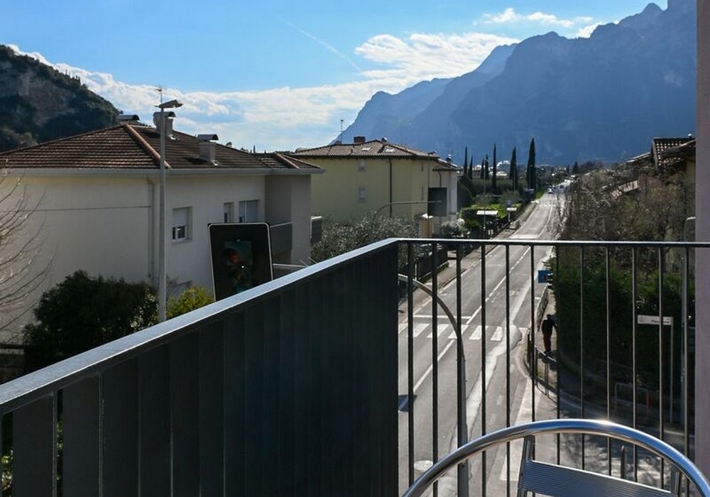 Camera tripla | Spazi ampi, comfort essenziale e balcone privato per un soggiorno da vivere insieme.