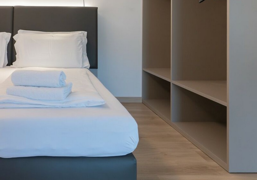 Suite Familiare Deluxe | Spaziosa suite familiare con vista sulle montagne, pensata per regalare comfort e serenità a tutta la famiglia.