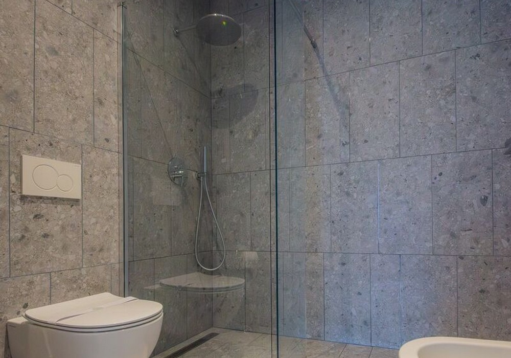Suite Familiare Deluxe | Spaziosa suite familiare con vista sulle montagne, pensata per regalare comfort e serenità a tutta la famiglia.