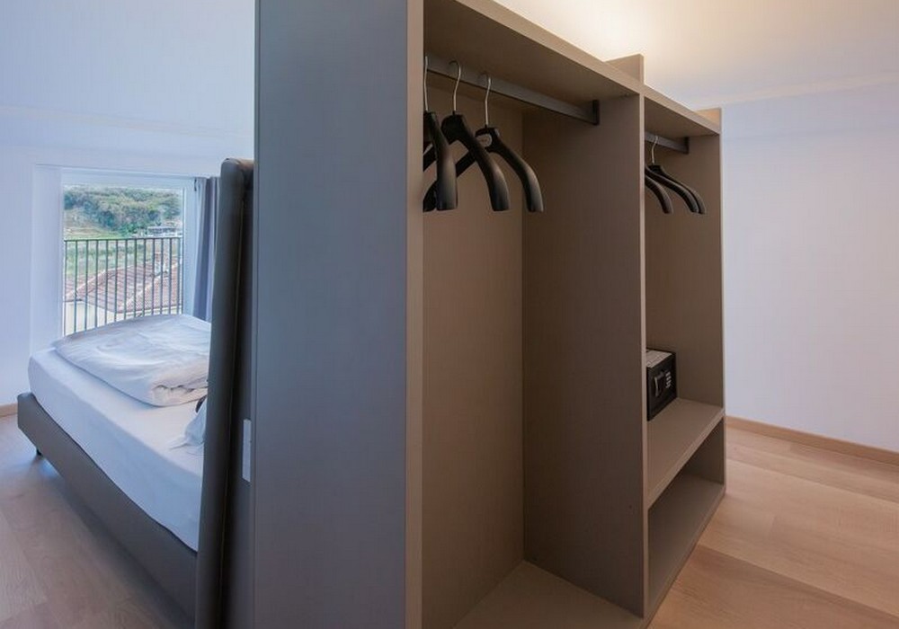 Junior Suite con balcone | Una spaziosa suite mansardata con più privacy e una vista aperta sulle montagne per un soggiorno di autentico relax.